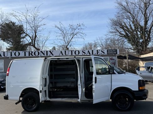Used 2012 Chevrolet Express 2500 RWD image 17