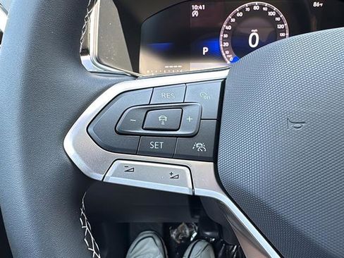 New 2025 Volkswagen Taos SE image 17