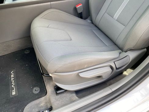 Used 2024 Hyundai Elantra SE image 17