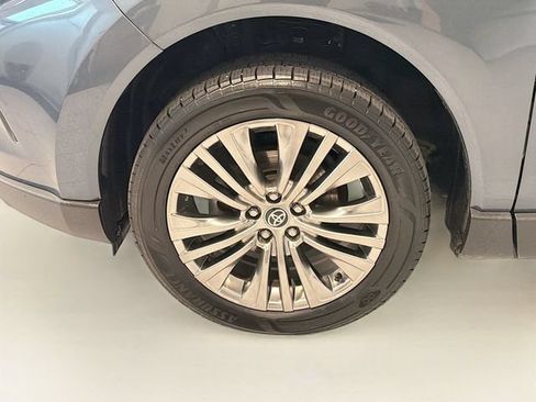 Certified 2024 Toyota Venza XLE AWD/4WD image 25