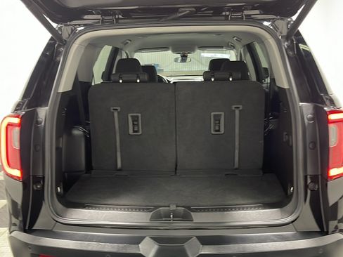 Used 2023 GMC Acadia SLE w/ Driver Convenience Package FWD image 17