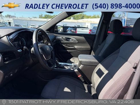 Used 2023 Chevrolet Traverse LT AWD/4WD image 3