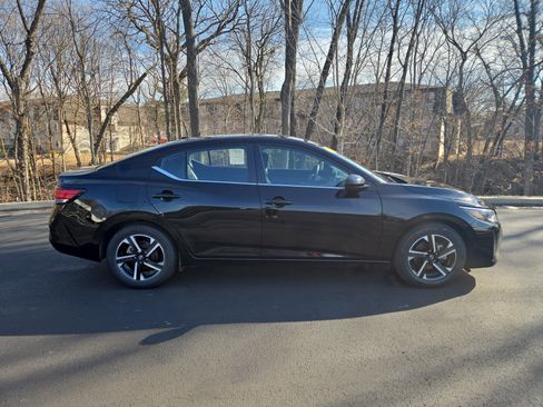 Used 2024 Nissan Sentra SV image 2