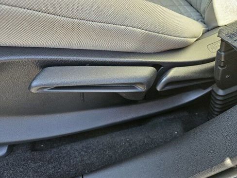 New 2026 Honda HR-V LX image 9