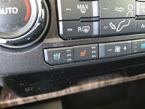 Used 2019 Ford F250 Lariat w/ Lariat Ultimate Package AWD/4WD image 9