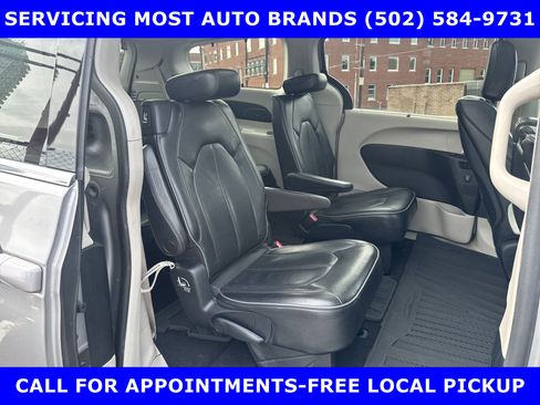 Used 2017 Chrysler Pacifica Limited image 15