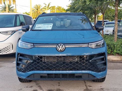 New 2026 Volkswagen Tiguan SE R-Line FWD image 2