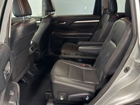 Used 2019 Toyota Highlander XLE FWD image 24
