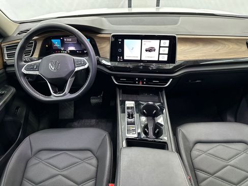 Used 2025 Volkswagen Atlas SE image 24