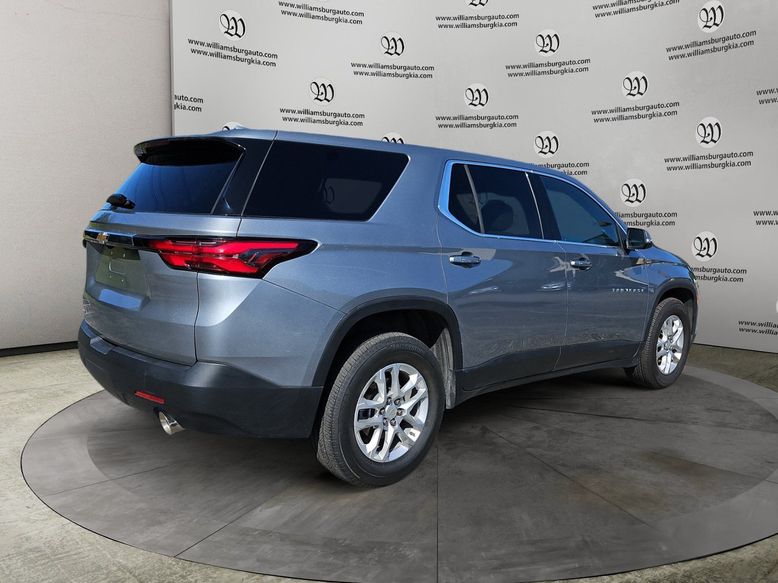 Used 2023 Chevrolet Traverse LS w/ Safety Package AWD/4WD image 5