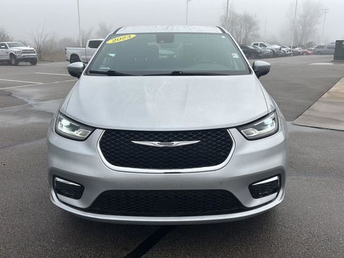Used 2023 Chrysler Pacifica Touring image 8