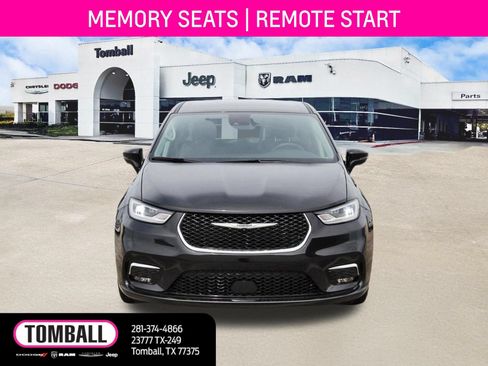 Used 2024 Chrysler Pacifica Touring-L FWD image 2