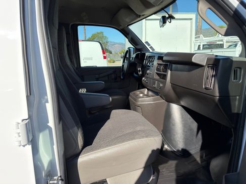 Used 2024 GMC Savana 2500 w/ Driver Convenience Package image 10