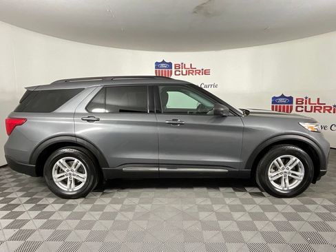 Used 2022 Ford Explorer XLT RWD image 2