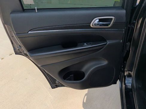 Used 2017 Jeep Grand Cherokee Limited AWD/4WD image 33