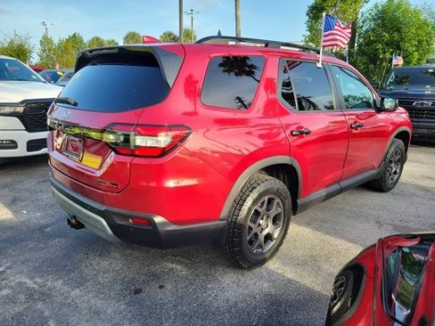 Used 2024 Honda Pilot TrailSport image 7