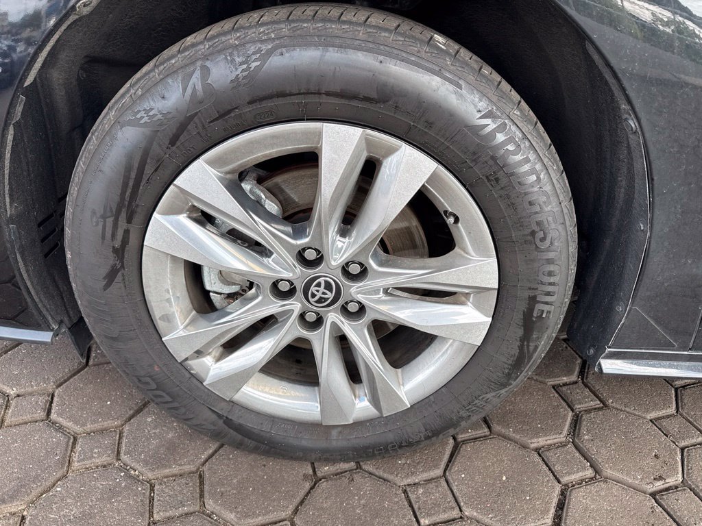 Used 2024 Toyota Sienna Limited AWD/4WD image 13