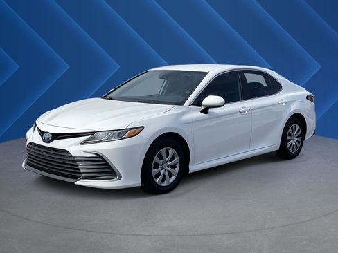 Used 2022 Toyota Camry LE FWD image 7