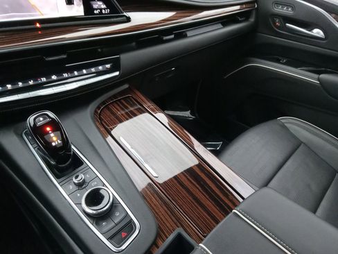 Used 2022 Cadillac Escalade Premium Luxury image 19