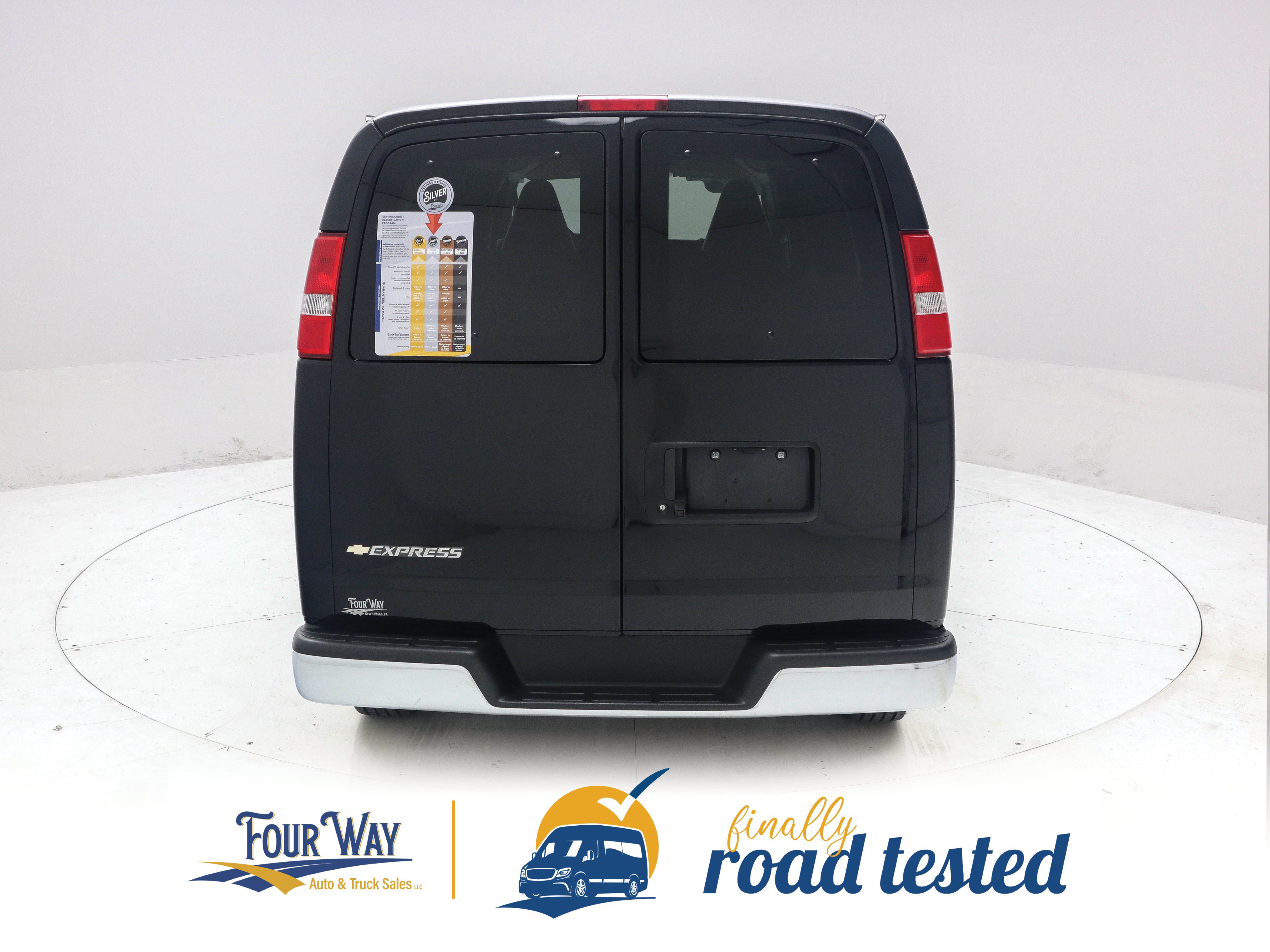 Used 2025 Chevrolet Express 3500 LT w/ LT Preferred Equipment Group RWD image 5