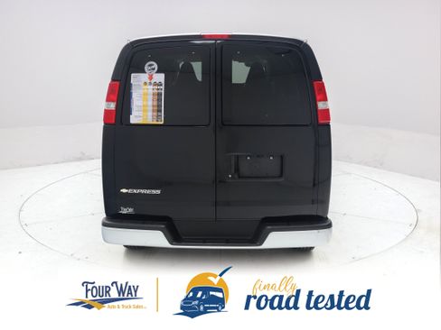 Used 2025 Chevrolet Express 3500 LT w/ LT Preferred Equipment Group RWD image 5