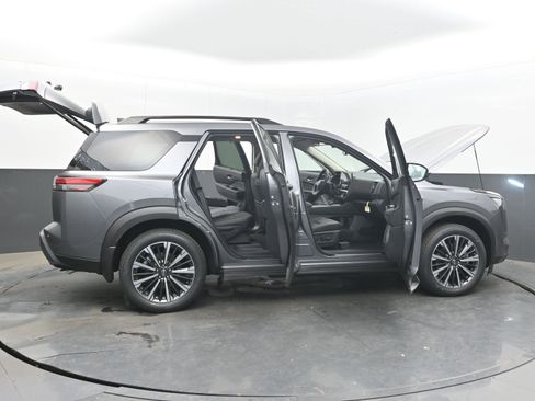 New 2026 Nissan Pathfinder Platinum FWD image 47