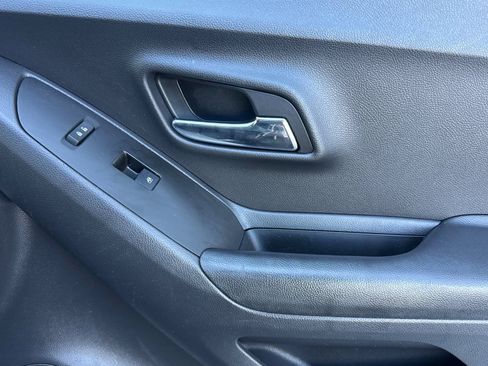Used 2021 Chevrolet Trax LT w/ Driver Confidence Package FWD image 22