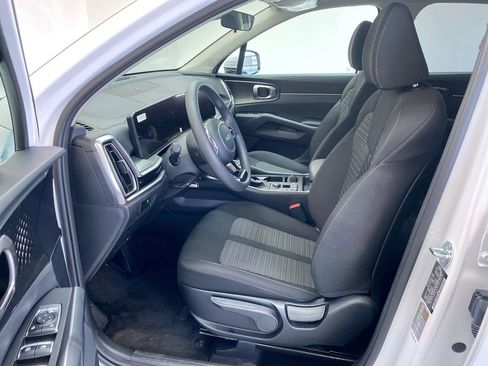 Certified 2025 Kia Sorento LX image 16