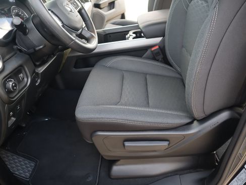 New 2026 RAM 1500 Express AWD/4WD image 10