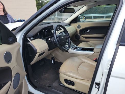 Used 2017 Land Rover Range Rover Evoque SE image 5