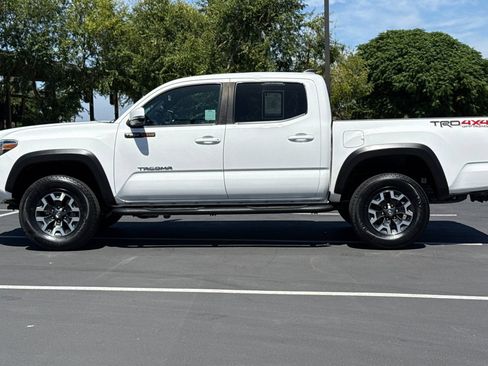 Used 2021 Toyota Tacoma TRD Off-Road w/ Technology Package AWD/4WD image 14