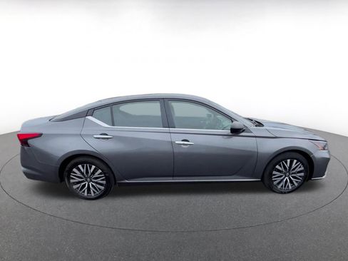Used 2024 Nissan Altima 2.5 SV image 16