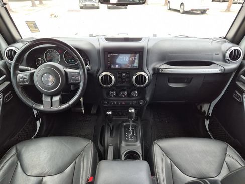 Used 2017 Jeep Wrangler Unlimited Rubicon w/ Cold Weather Group AWD/4WD image 20