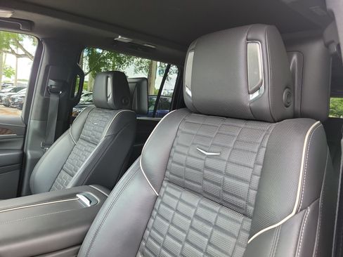 Used 2022 Cadillac Escalade ESV Premium Luxury Platinum w/ Heavy-Duty Trailer Package RWD image 18