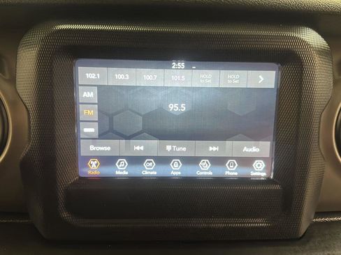 Used 2021 Jeep Wrangler Unlimited Willys image 16