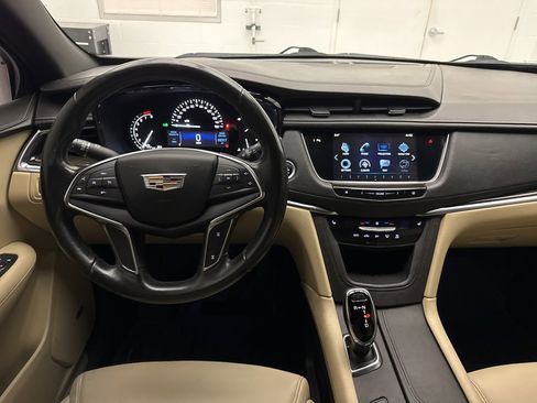 Used 2018 Cadillac XT5 AWD image 18