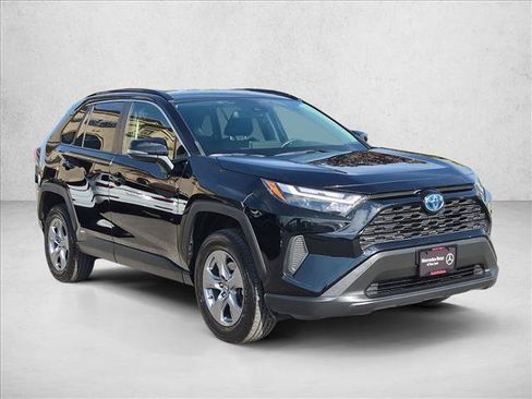 Used 2024 Toyota RAV4 LE AWD/4WD image 3
