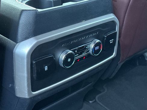 Used 2024 Ford Expedition Limited image 14