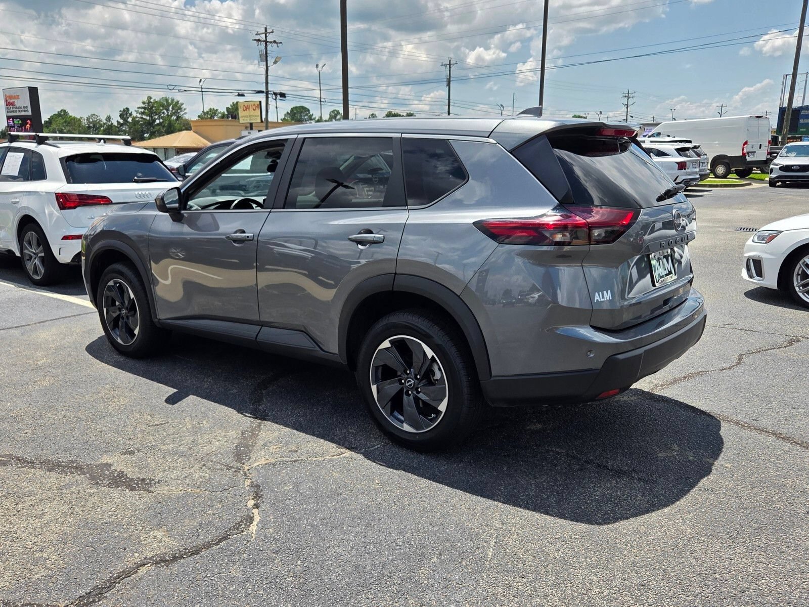 Used 2025 Nissan Rogue SV FWD image 9