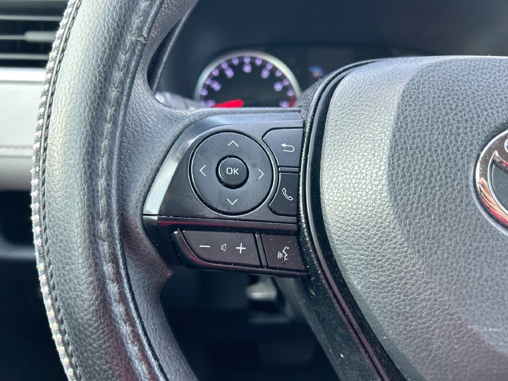 Used 2021 Toyota RAV4 XLE FWD image 16
