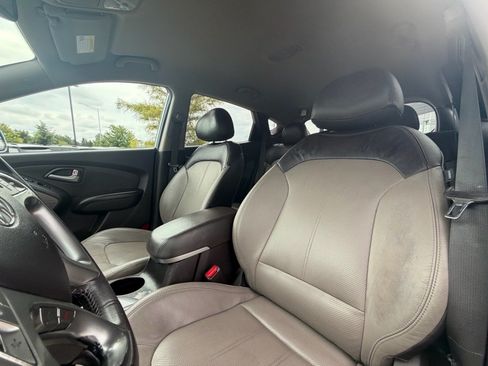 Used 2011 Hyundai Tucson Limited FWD image 10
