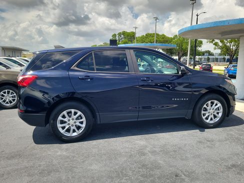 Used 2020 Chevrolet Equinox LS w/ LS Convenience Package AWD/4WD image 4