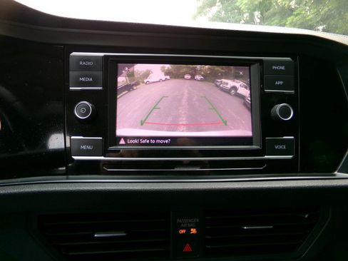 Used 2023 Volkswagen Jetta SE w/ Panoramic Sunroof Package FWD image 15