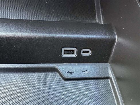 Certified 2025 Chevrolet Suburban Z71 image 28