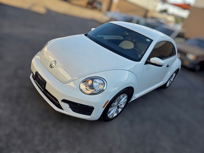 Used 2017 Volkswagen Beetle 1.8T Classic FWD image 3