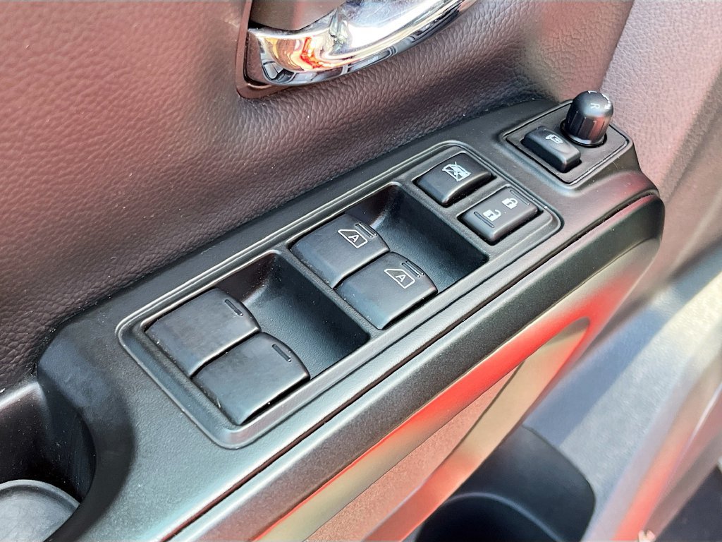 Used 2024 Nissan Titan PRO-4X w/ Pro-4x Convenience Package AWD/4WD image 17