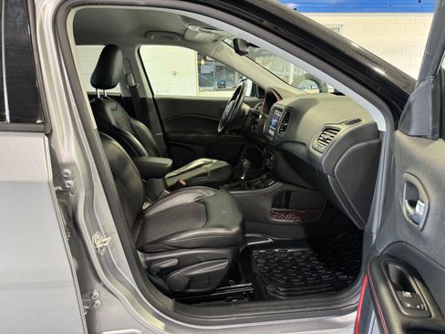 Used 2020 Jeep Compass Trailhawk AWD/4WD image 14
