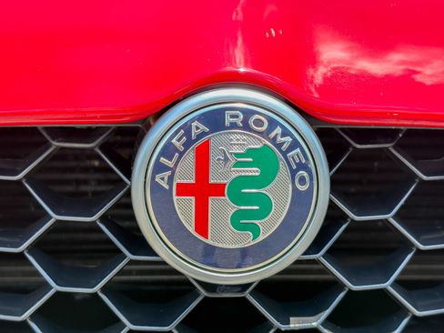 Used 2019 Alfa Romeo Giulia AWD image 5
