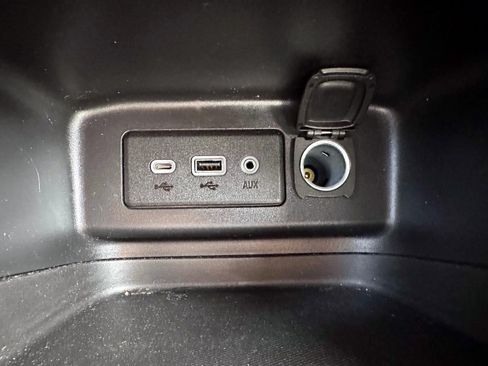 Used 2023 Chevrolet Equinox LT AWD/4WD image 25