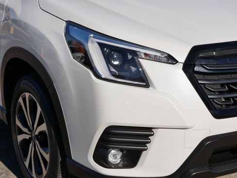 Used 2024 Subaru Forester Limited w/ Convenience Package image 16